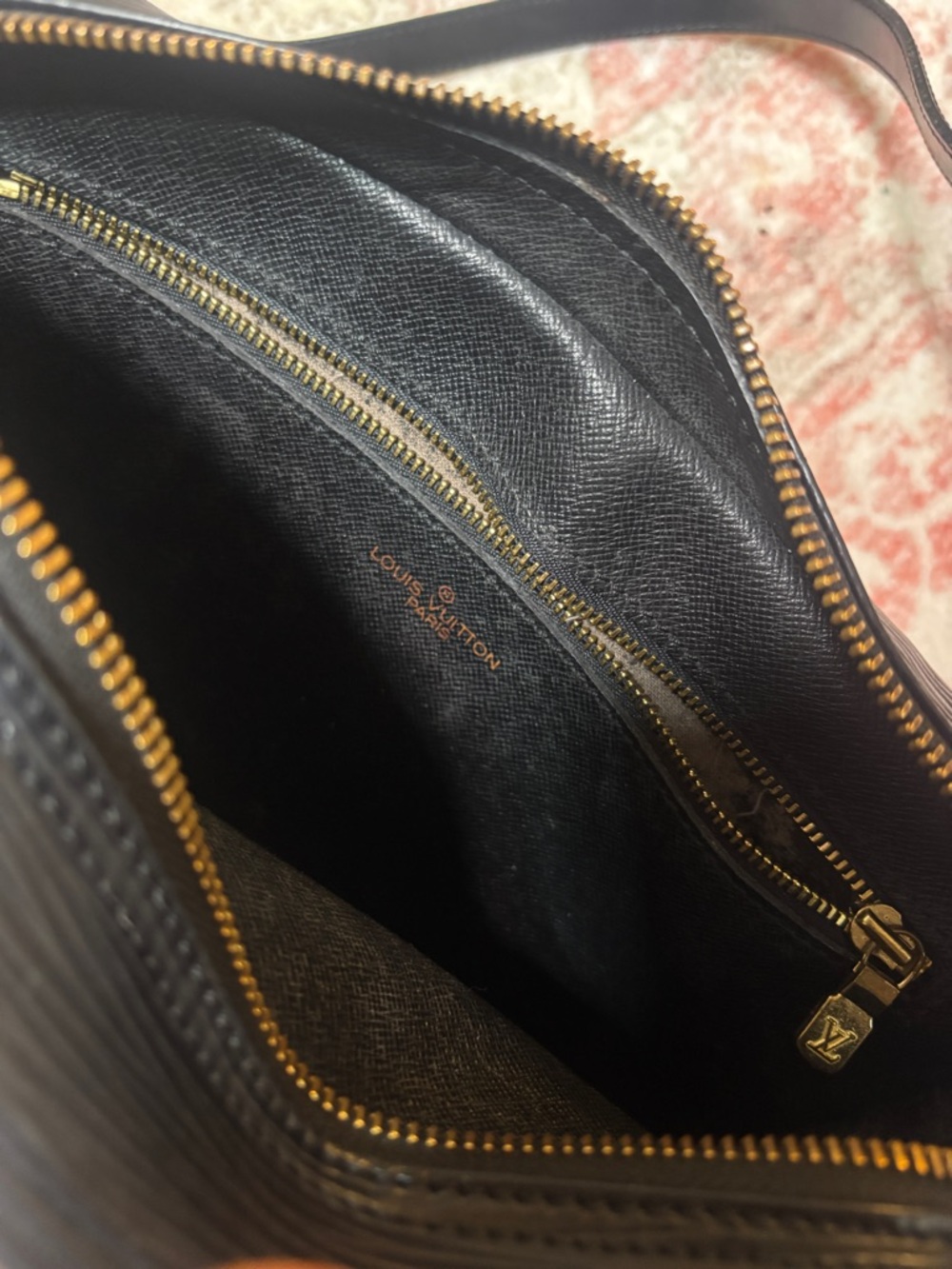 Epi Jeune Fille Shoulder Bag Crossbody Bag with Buckle Detail - Picture 6 of 6
